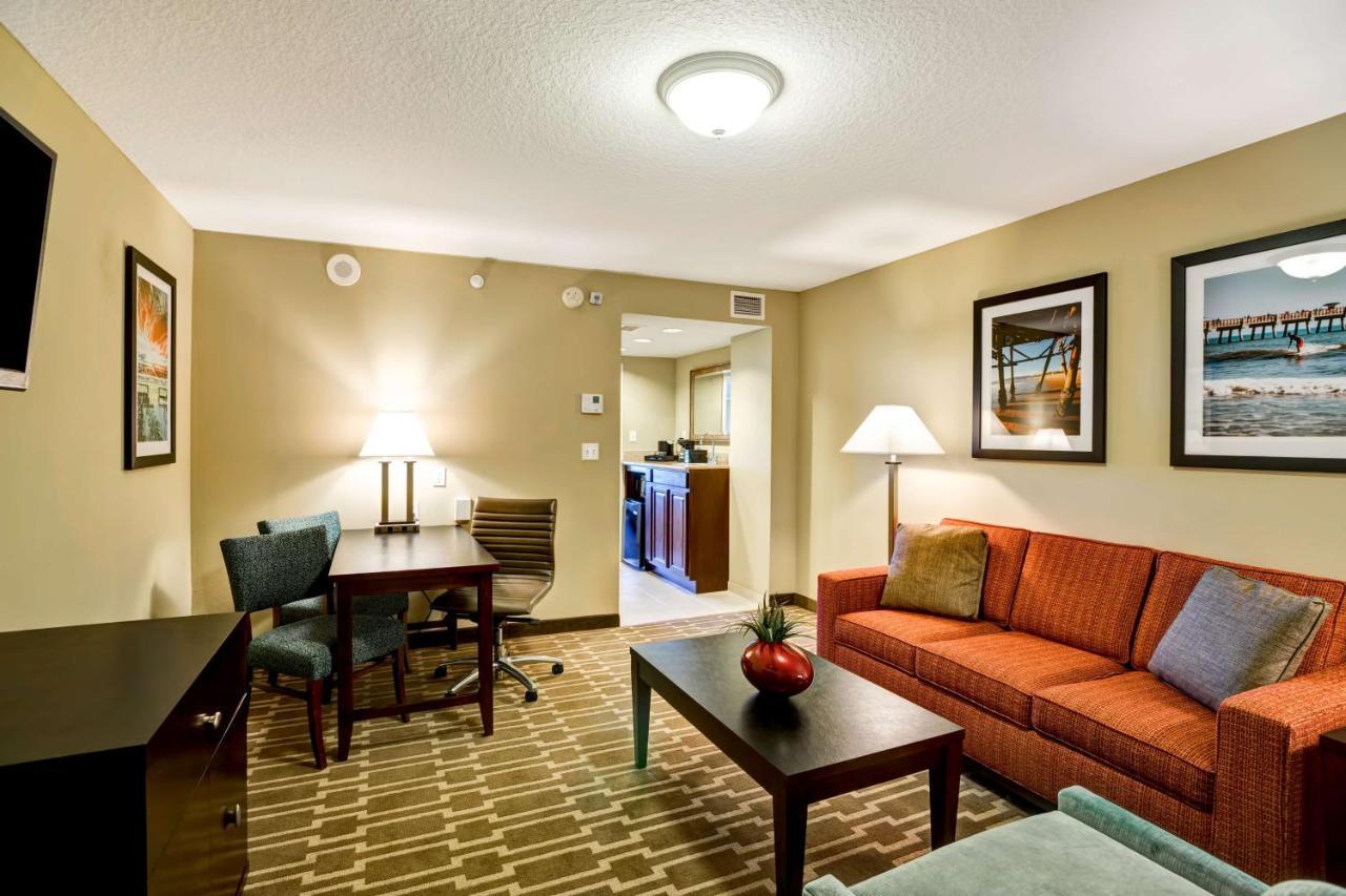 Embassy Suites Fort Myers - Эстеро Экстерьер фото