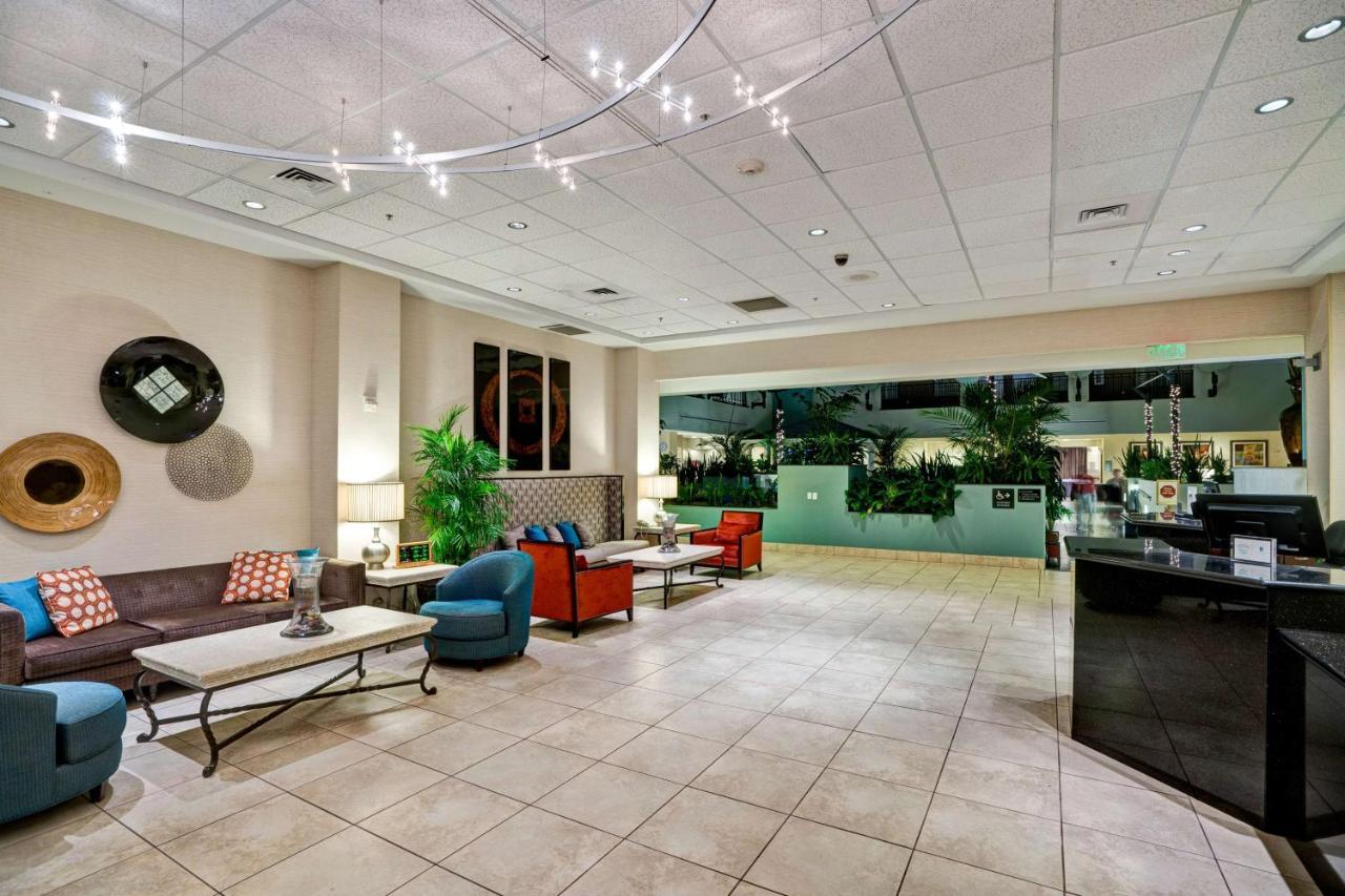 Embassy Suites Fort Myers - Эстеро Экстерьер фото