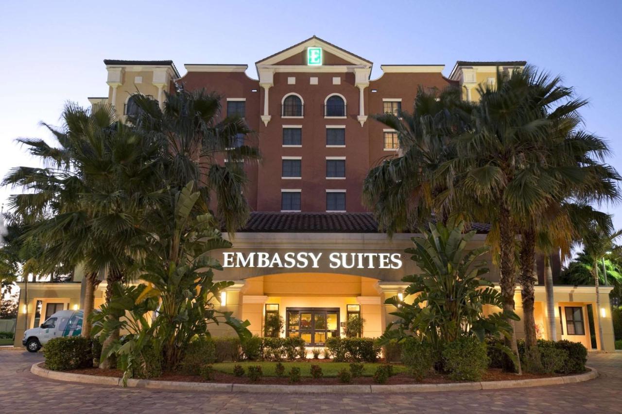 Embassy Suites Fort Myers - Эстеро Экстерьер фото