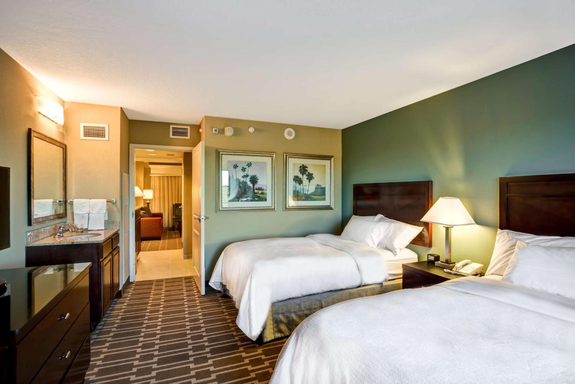 Embassy Suites Fort Myers - Эстеро Экстерьер фото