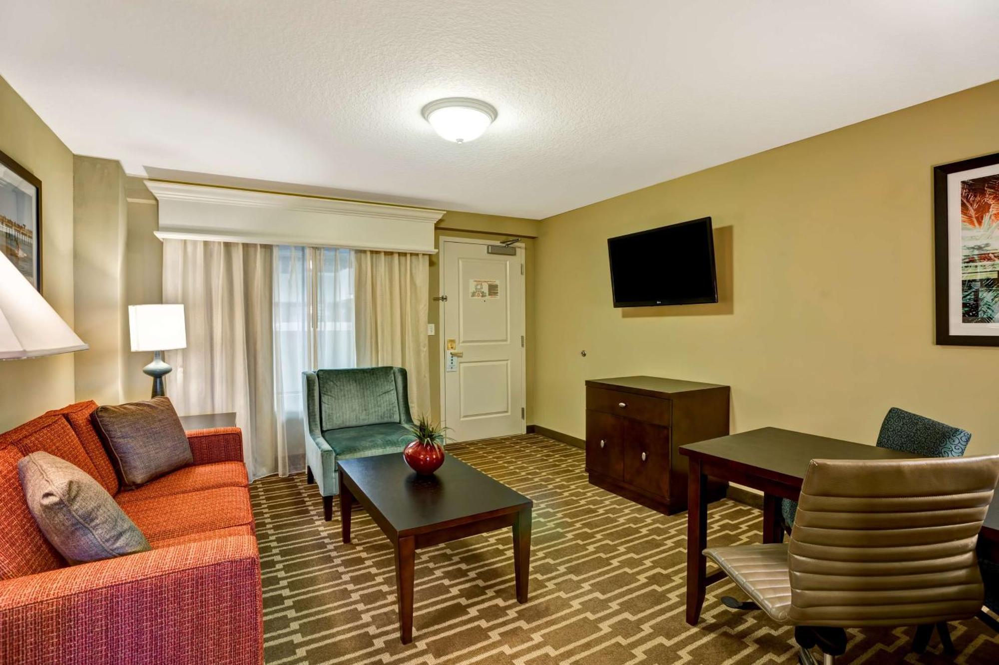 Embassy Suites Fort Myers - Эстеро Экстерьер фото