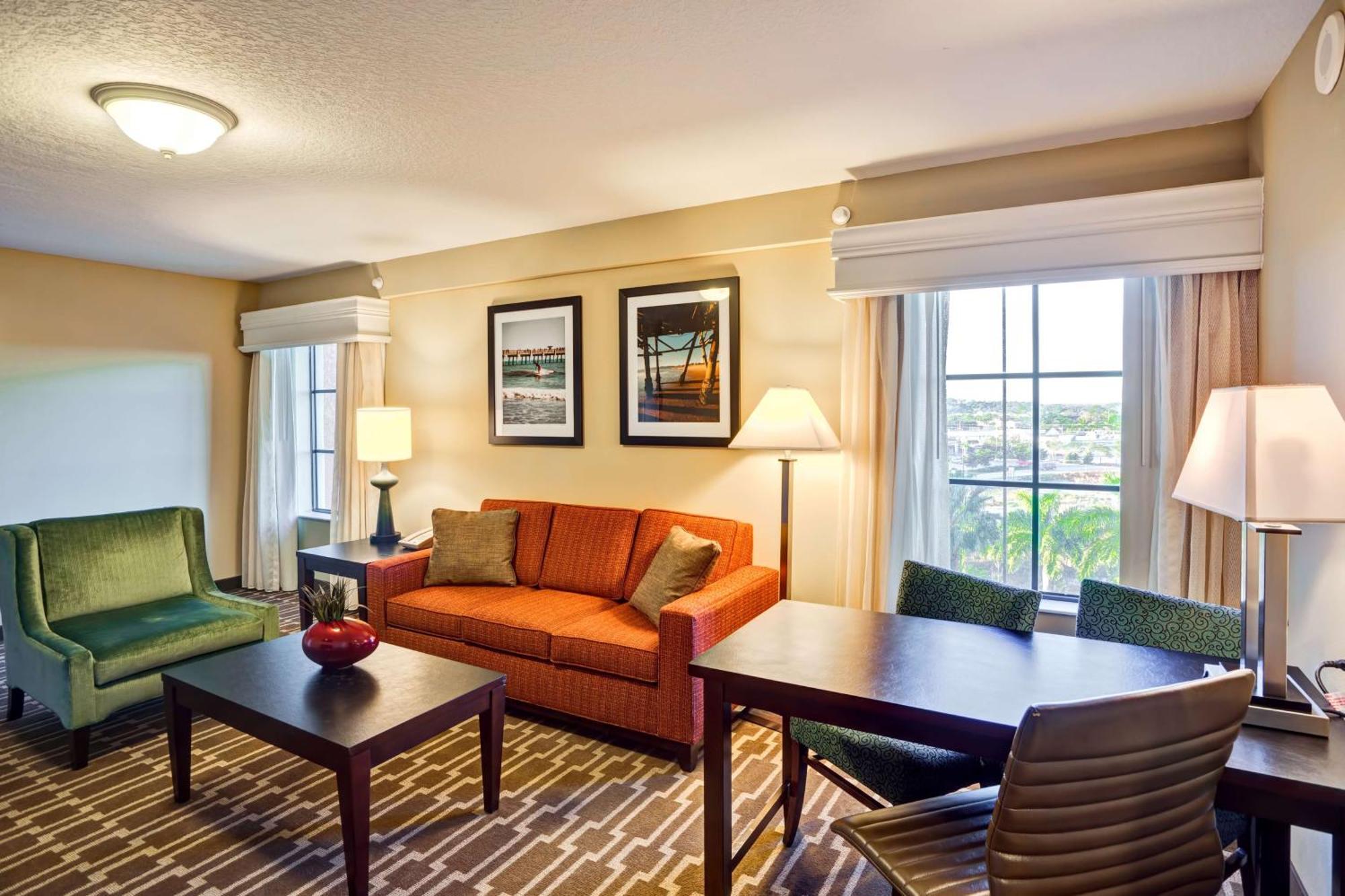 Embassy Suites Fort Myers - Эстеро Экстерьер фото