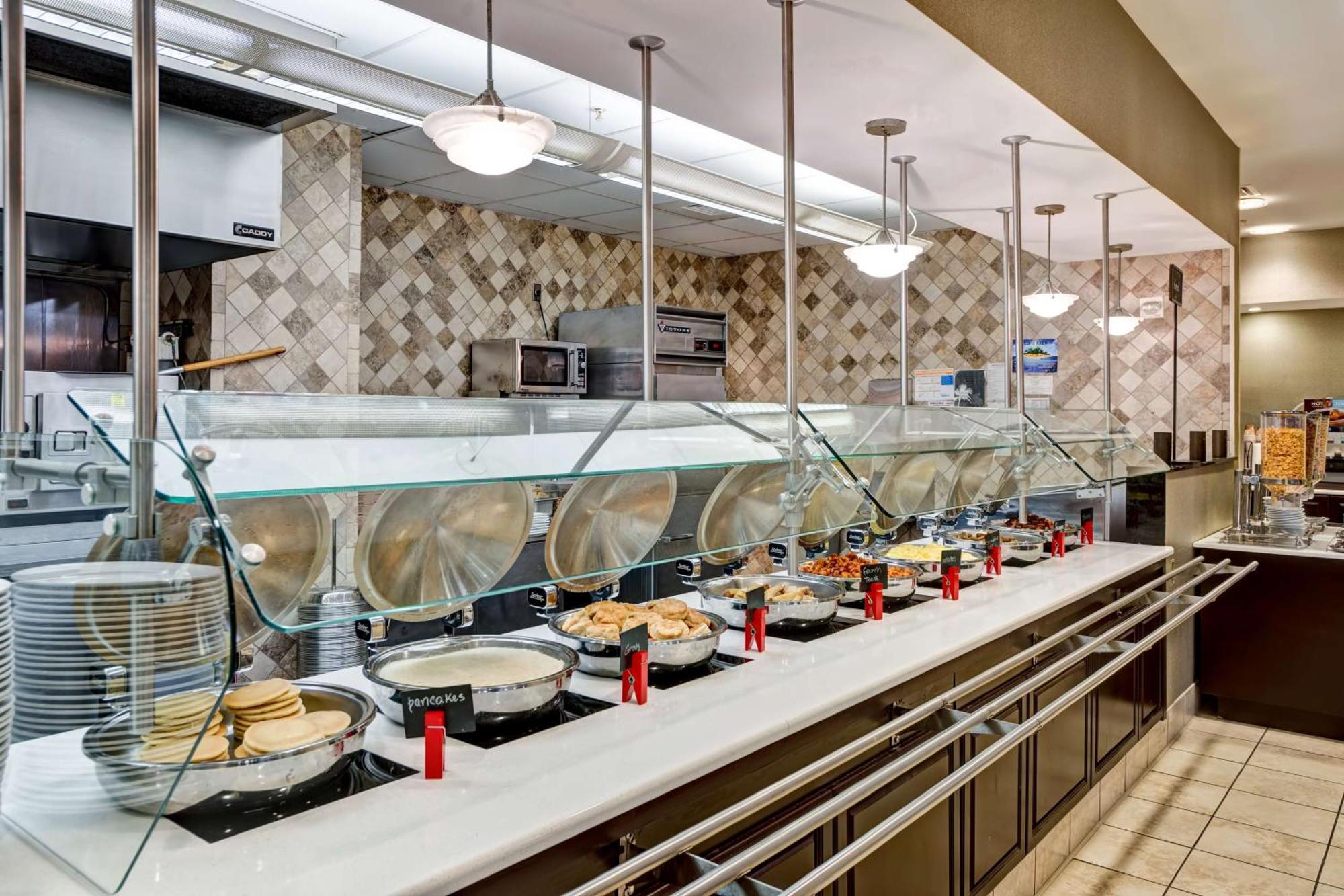 Embassy Suites Fort Myers - Эстеро Экстерьер фото