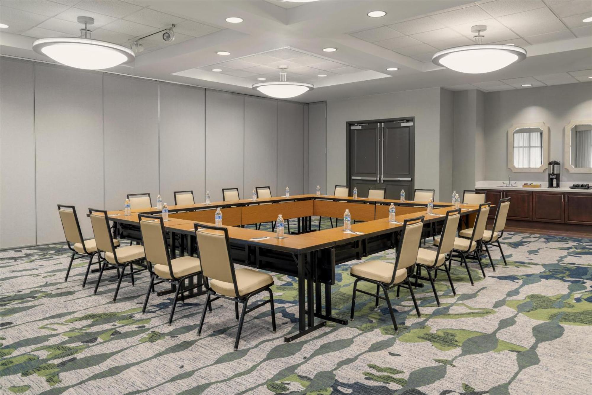 Embassy Suites Fort Myers - Эстеро Экстерьер фото