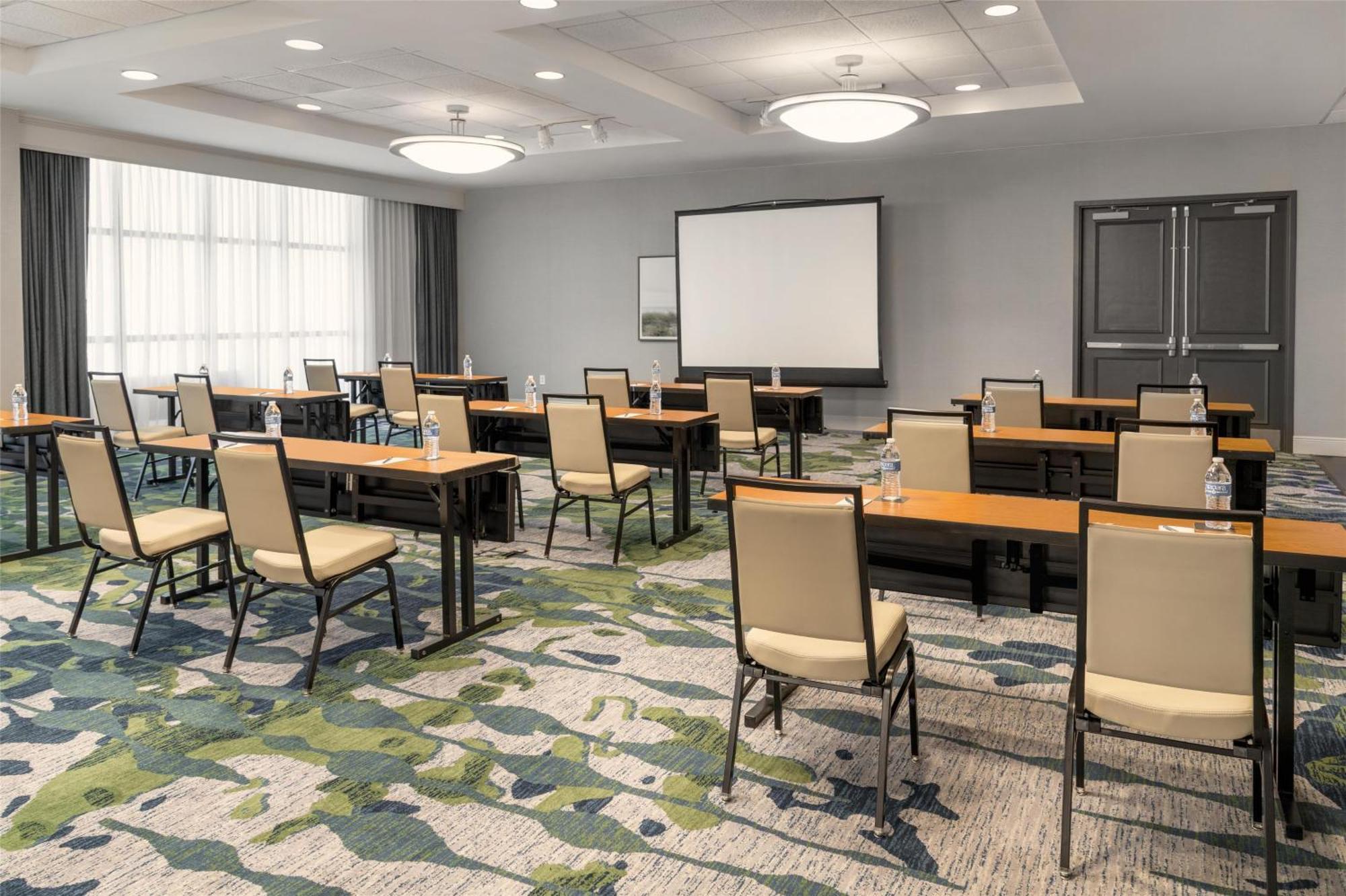 Embassy Suites Fort Myers - Эстеро Экстерьер фото