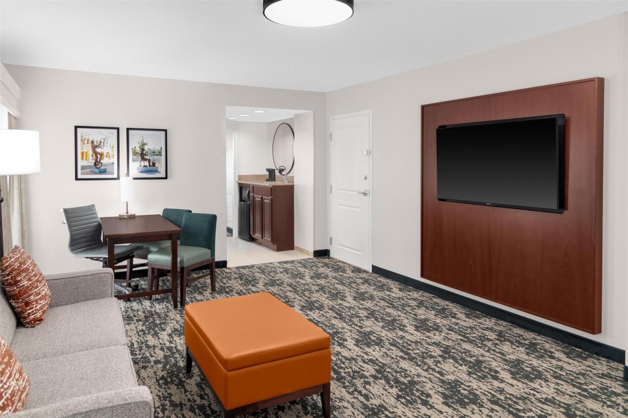Embassy Suites Fort Myers - Эстеро Экстерьер фото