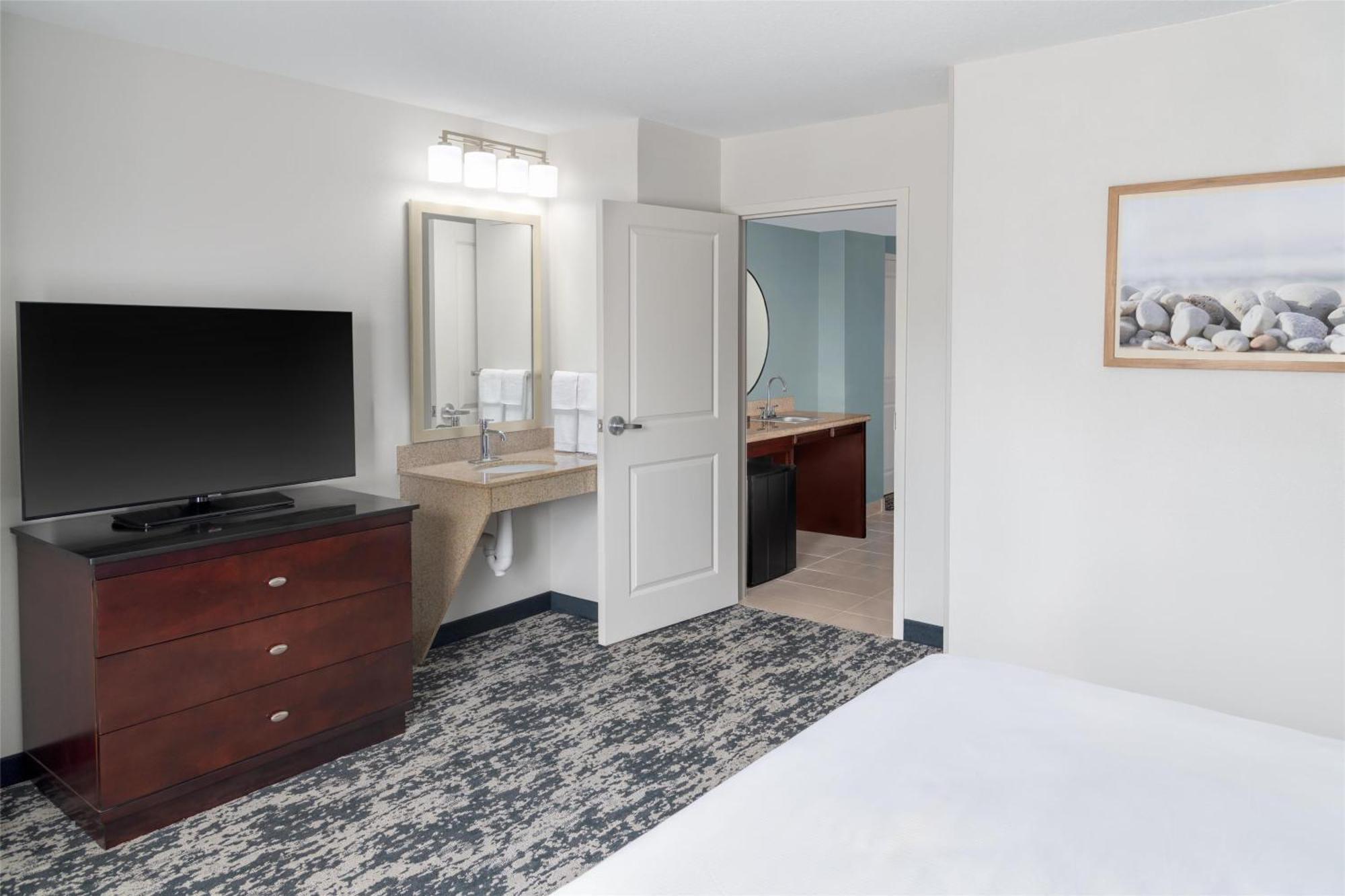 Embassy Suites Fort Myers - Эстеро Экстерьер фото