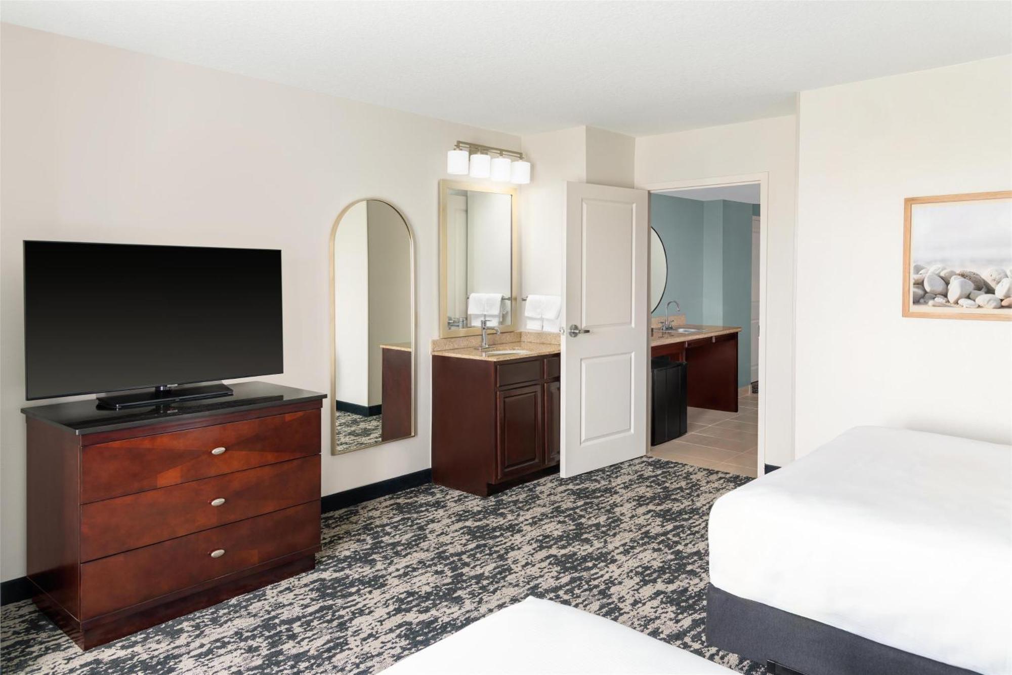 Embassy Suites Fort Myers - Эстеро Экстерьер фото