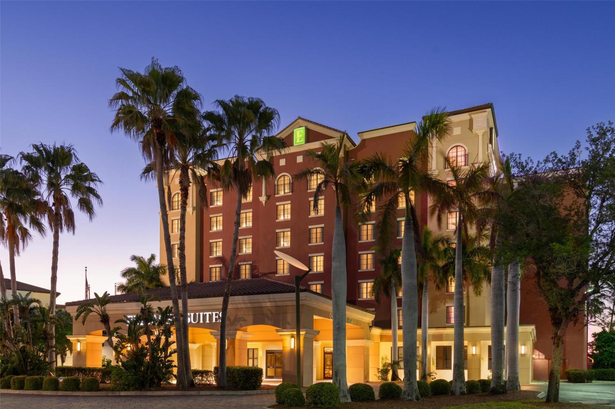 Embassy Suites Fort Myers - Эстеро Экстерьер фото