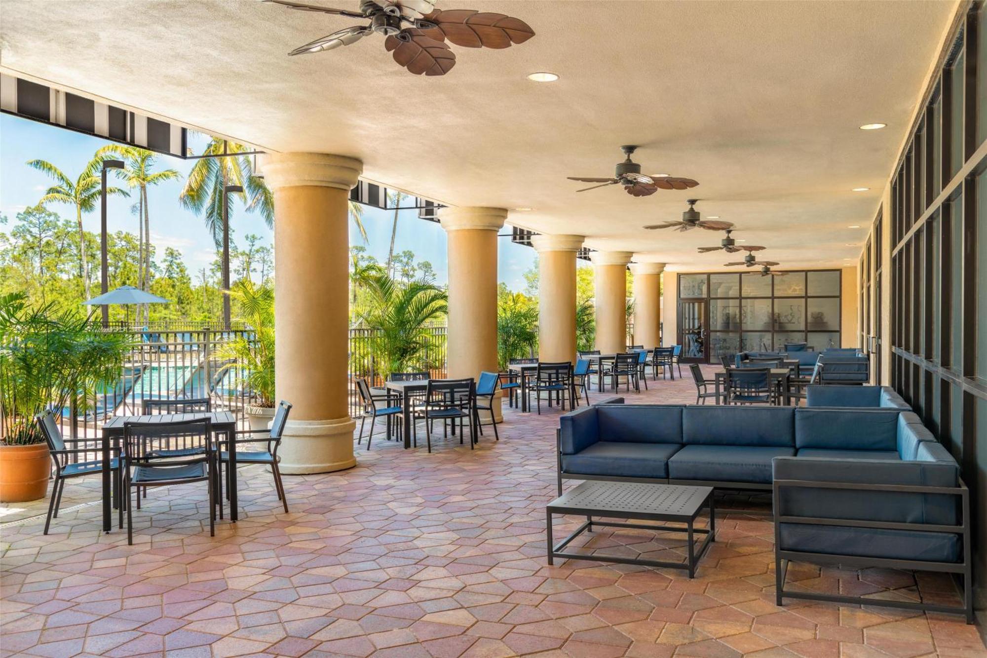 Embassy Suites Fort Myers - Эстеро Экстерьер фото
